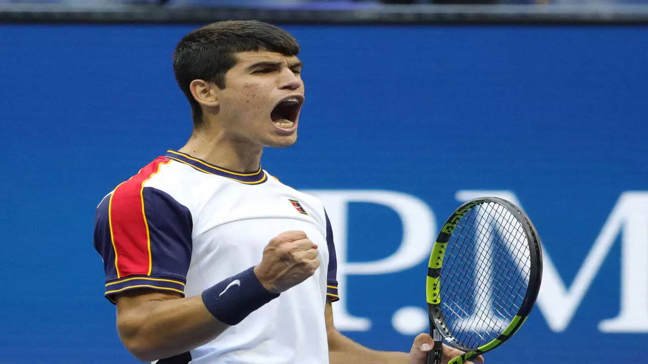 US Open 2021: Stefanos Tsitsipas upset by Spanish teen Carlos Alcaraz |  Tennis News - Times of India