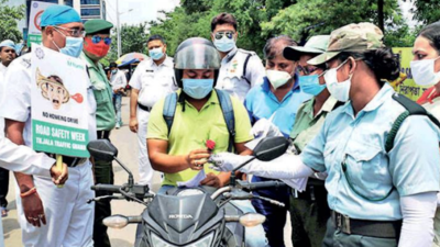 Kolkata: No-honking drive by cops & doctors on EM Bypass