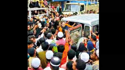 Kalol riot accused get rousing welcome