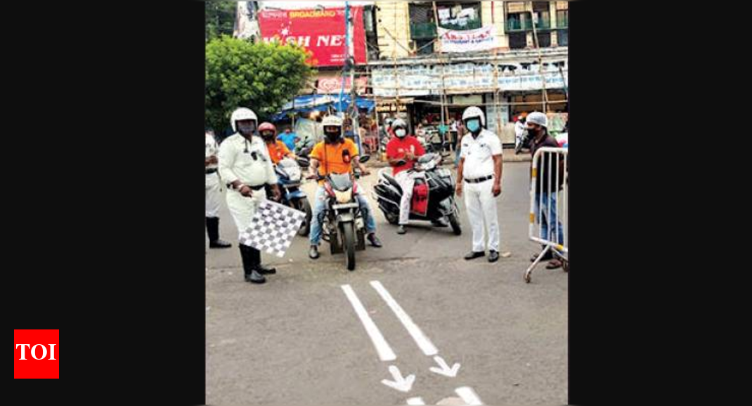 Kolkata Cops conduct safe ride crash course for delivery boys