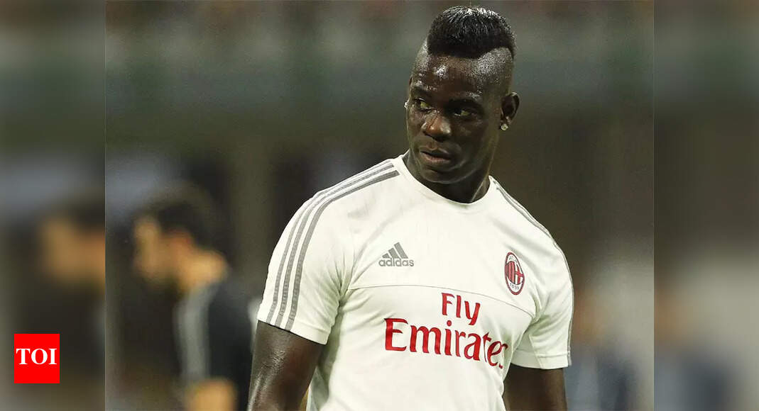 Balotelli decline has disappointed us all, says Italy coach Mancini