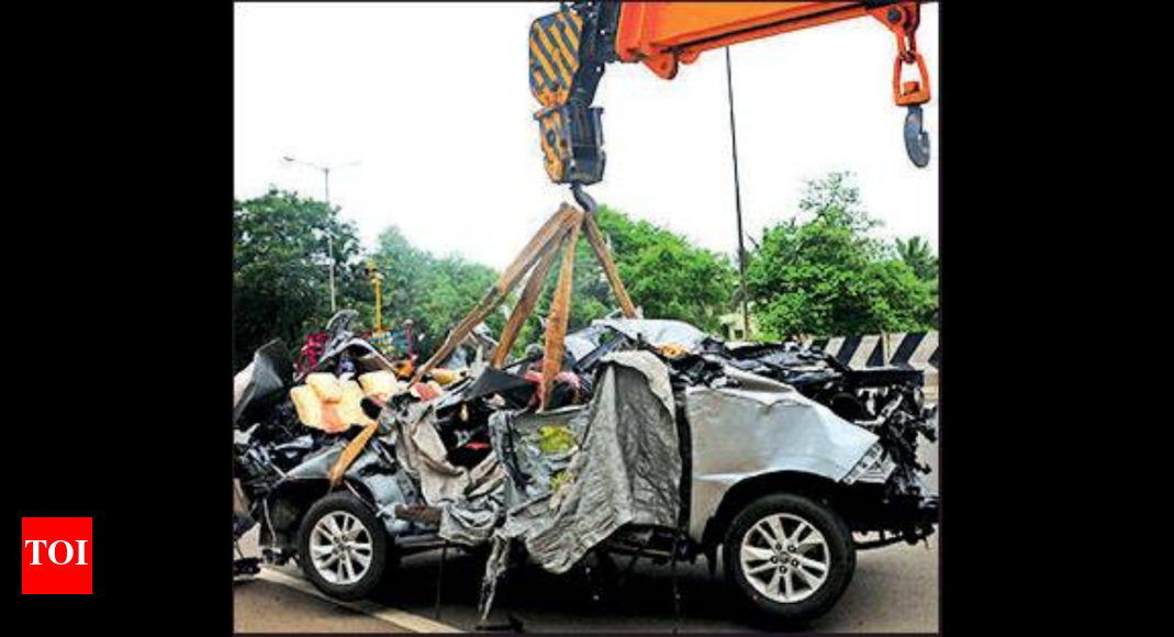 Chennai: 4 engineering graduates & friend die as car rams truck in ...