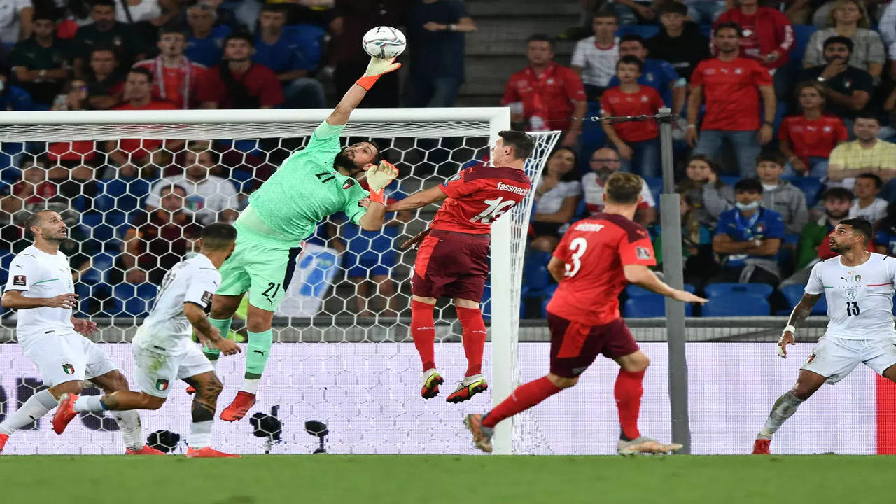 Champion Spain squeezes Greece out in penalty shootout