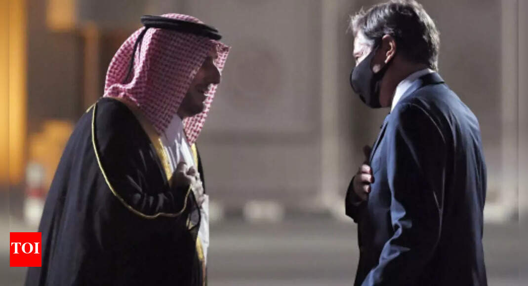 Qatar’s Emir discusses Afghanistan with US secretaries of state and defense