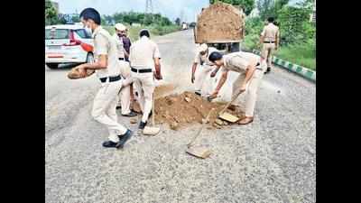 Police team picks up shovel, levels pothole-riddled Manesar stretch