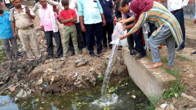 Uttar Pradesh: 25,000 ‘mosquito-killer’ fish released into Firozabad ponds to check dengue