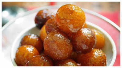 Watch: Gulab Jamun injected with Old Monk is making internet crazy