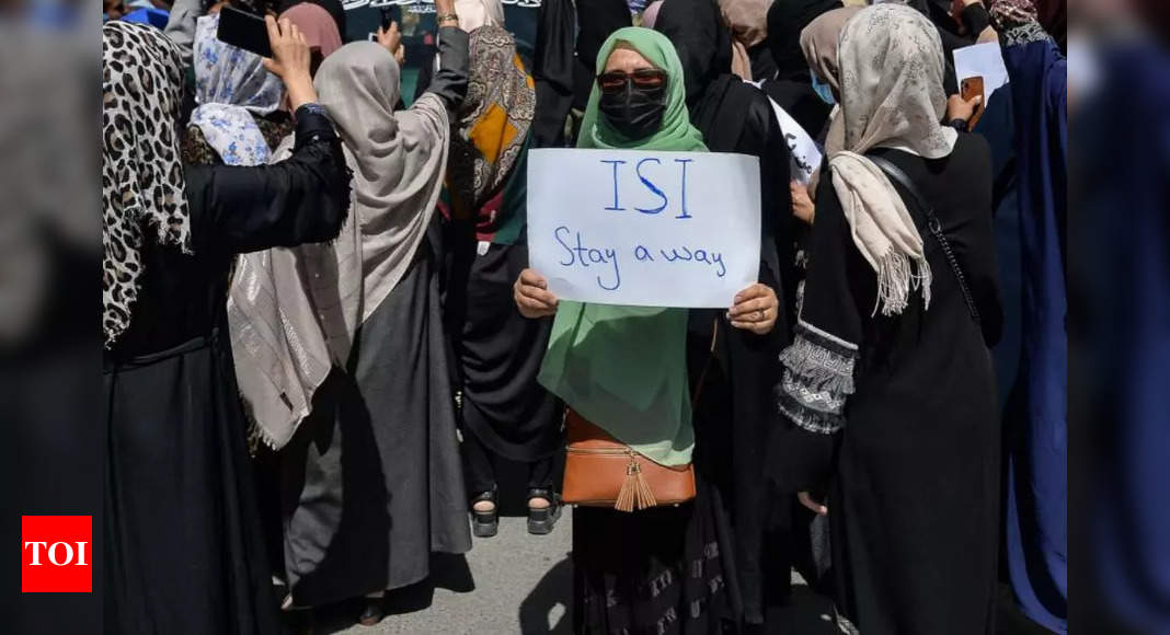 Afghanistan Taliban News: Protesting airstrikes in Panjshir, people throng Kabul streets chanting 'death to Pakistan' | World News - Times of India