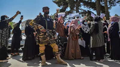 Taliban disperse Kabul rally, arrest journalists