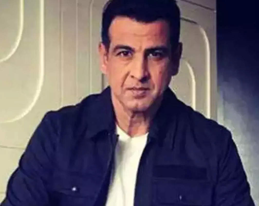 
Ronit Roy thanks Amitabh Bachchan, Akshay Kumar and Karan Johar for timely payments to his security agency during pandemic
