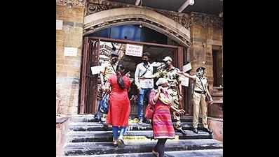Mumbai: Rlys mulls add’l entry-exit points to CSMT near Crawford Market