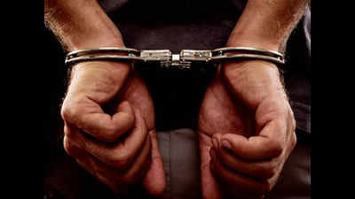 Delhi: Two cops held for extorting money from businessmen