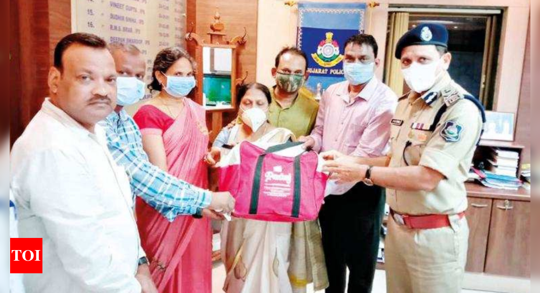 Surat Cops Recover Bag With Gold From Rickshaw In 2 Hours Surat News