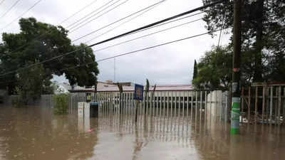 16 die as floods swamp public hospital in central Mexico