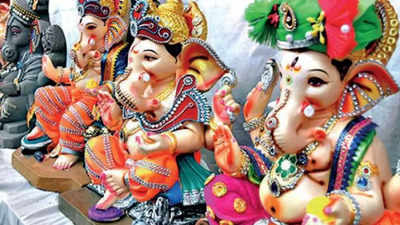 Andhra Pradesh: Row erupts after Guntur civic officials shift Ganesh idols in garbage truck