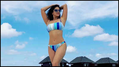 Sunny Leone scorches up the cyberspace with her latest bikini picture from the Maldives