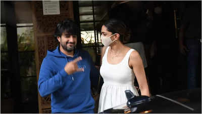 Deepika Padukone gets snapped with ‘Fighter’ director Siddharth Anand ...