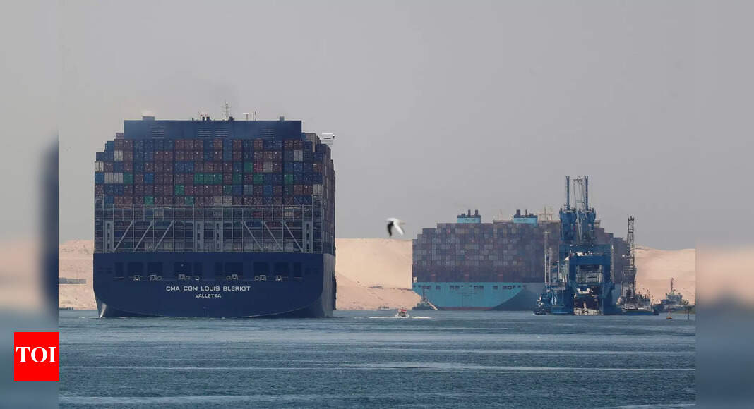 , Vessel runs aground, briefly blocking part of Suez Canal, The World Live Breaking News Coverage & Updates IN ENGLISH