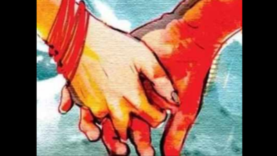 Uttar Pradesh: Right wing group forces minor interfaith couple out of train in Aligarh