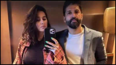 Shibani Dandekar posts an elevator selfie with beau Farhan Akhtar and it is all things love