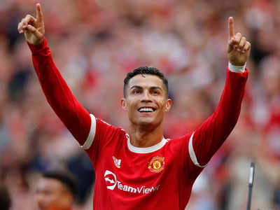 Cristiano Ronaldo: FIRST pictures in new Manchester United jersey!