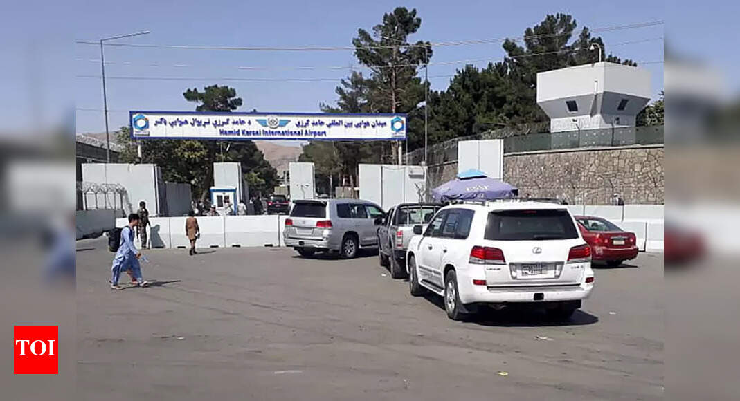 , Afghan police return to work alongside Taliban at airport, The World Live Breaking News Coverage & Updates IN ENGLISH