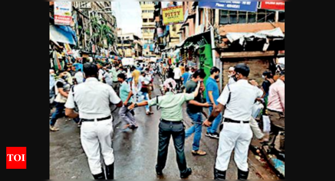 Kolkata: Police start evicting Kalakar Street hawkers