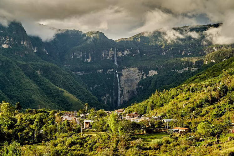 Tres Hermanas Falls (2999 ft), Peru