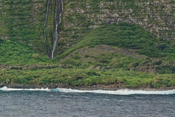 Oloʻupena Falls (2953 ft), Hawaii