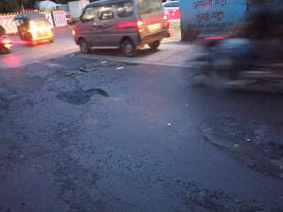 sorry state of road at LBS, Vasant Oscar, Friends