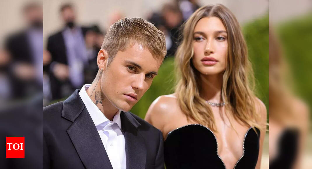 Justin-Hailey twin in black at Met Gala 2021