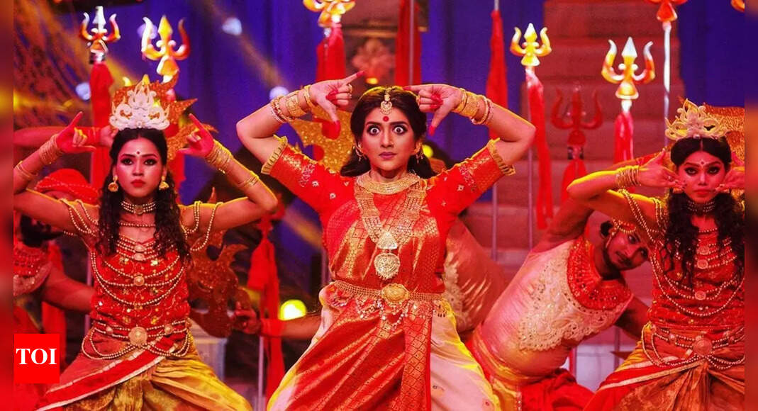 Sreenanda Shankar shoots for Mahalaya special show - Times of India