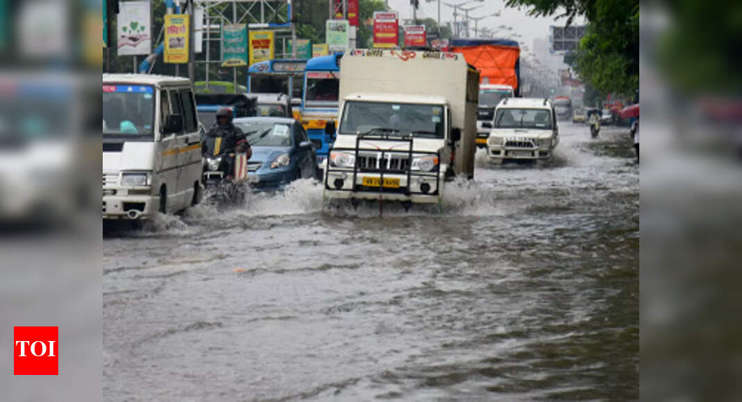 WB: Heavy rain delays flights in Kolkata