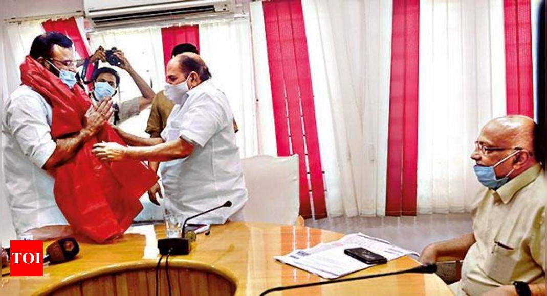 Kerala: Following churn in Congress, yet another top leader joins CPM