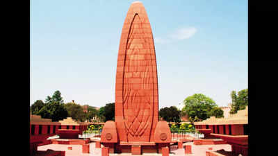 Amritsar: Protest against renovation of monument to Jallianwala Bagh massacre