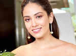 Mira Rajput stuns in a thigh-high strapless dress, glamorous pictures go viral