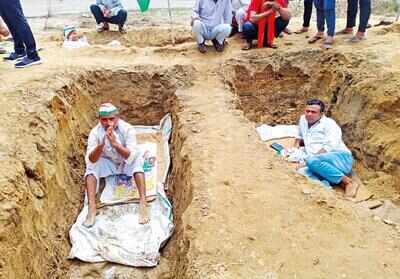 As many as 17 farmers have entered the pits dug up at Mandola and threatened to stay put till their demands were met