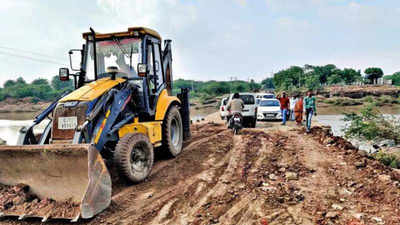 Gujarat: Respite from downpour, but miseries far from over