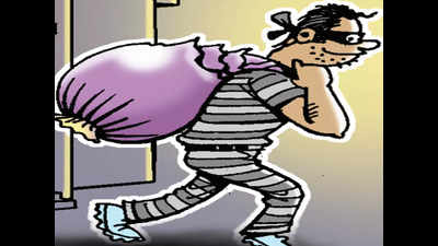 Nagpur: Smartphones, gadgets worth over Rs 26 lakh burgled from Dharampeth store