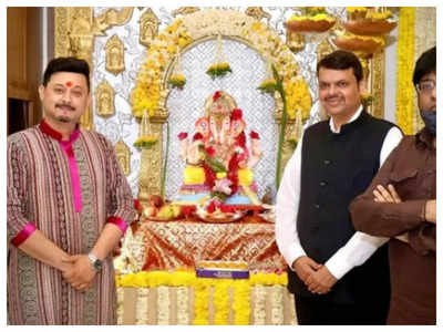 Swwapnil Joshi visits former Maha CM Devendra Fadnavis's home for Ganpati darshan; fans ask 'Are you joining BJP?'