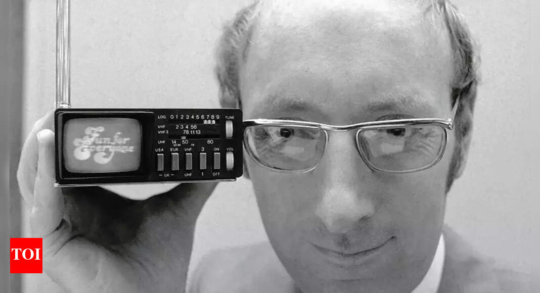 Sinclair: British computing inventor Clive Sinclair dies at 81 - Times ...