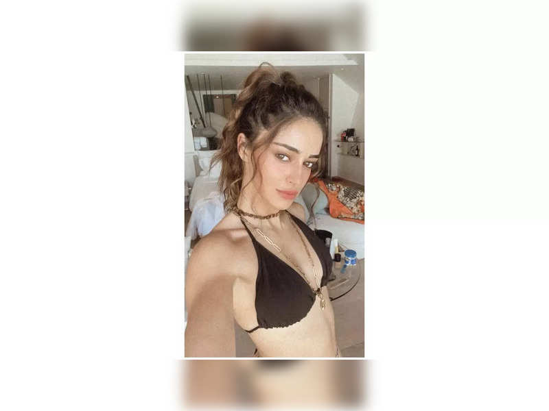 Ananya Panday is a complete ‘hot mess’ in a stunning bikini; shares an update from her beach vacay