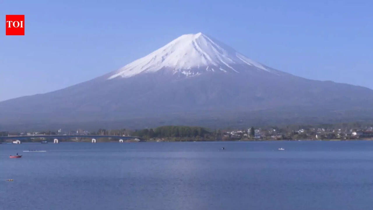 Volcanic rock in Japan attracts tourists