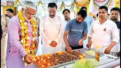 Celebrations by BJP on PM b’day, CM distributes gifts; 71 lamps lit