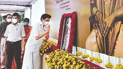 Stalin: Tamil Nadu CM M K Stalin, others pay tribute to Periyar on ...