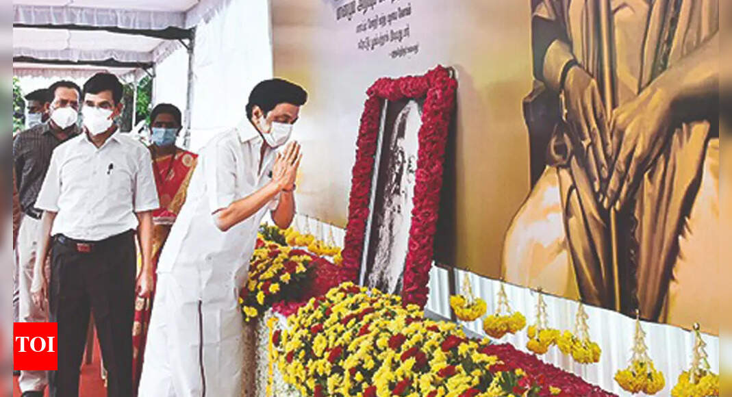 Stalin: Tamil Nadu CM M K Stalin, others pay tribute to Periyar on ...