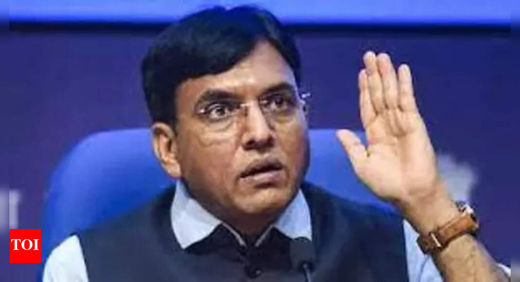 Mansukh Mandaviya lauds healthcare workers for record Covid-19 vaccination