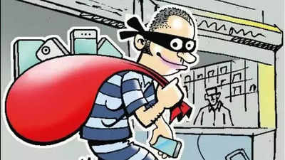 Family in Goa, burglars get away with Rs 9L in Ahmedabad
