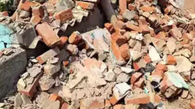 2 killed, 7 injured in house collapse in Uttar Pradesh