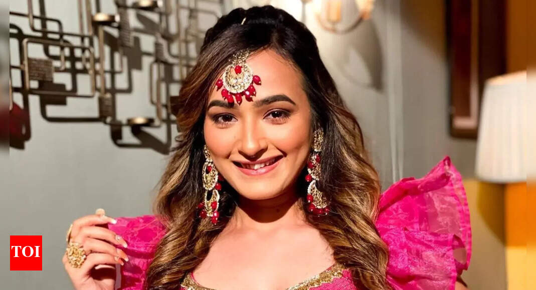 Aanchal Srivastava to play the protagonist in TV series 'Ghar' - Times ...